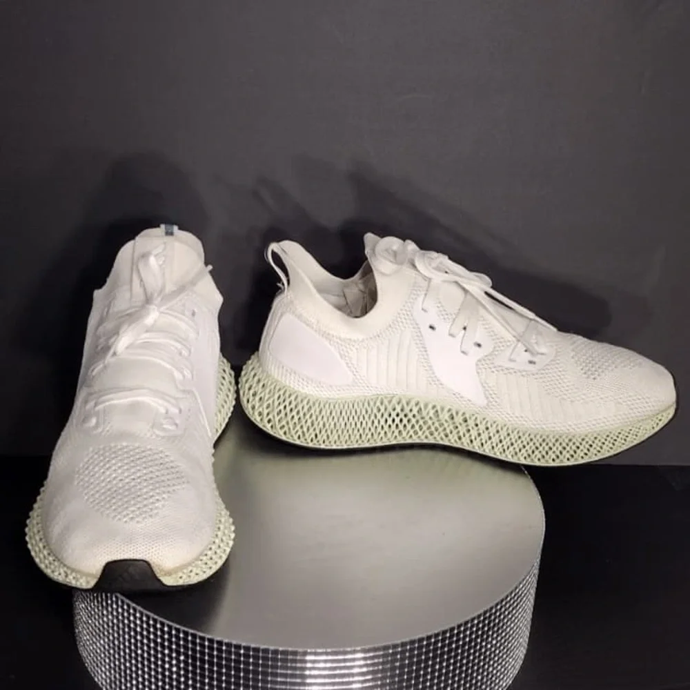 Adidas White Athletic Sneakers size 10.5 pre owned Exellent condition